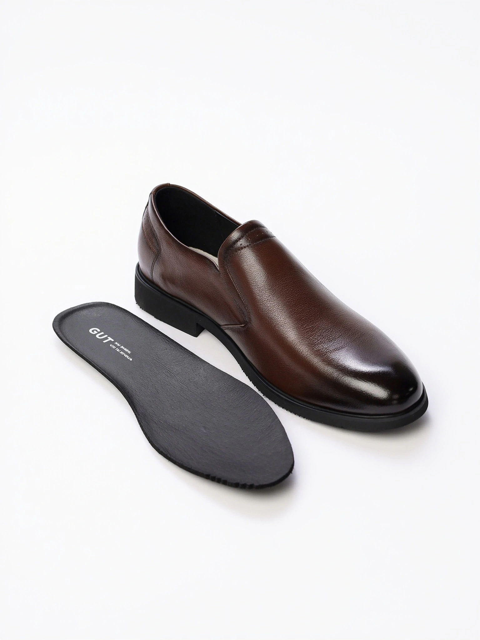 Туфли коричневого цвета с эластичными вставками на низком каблуке